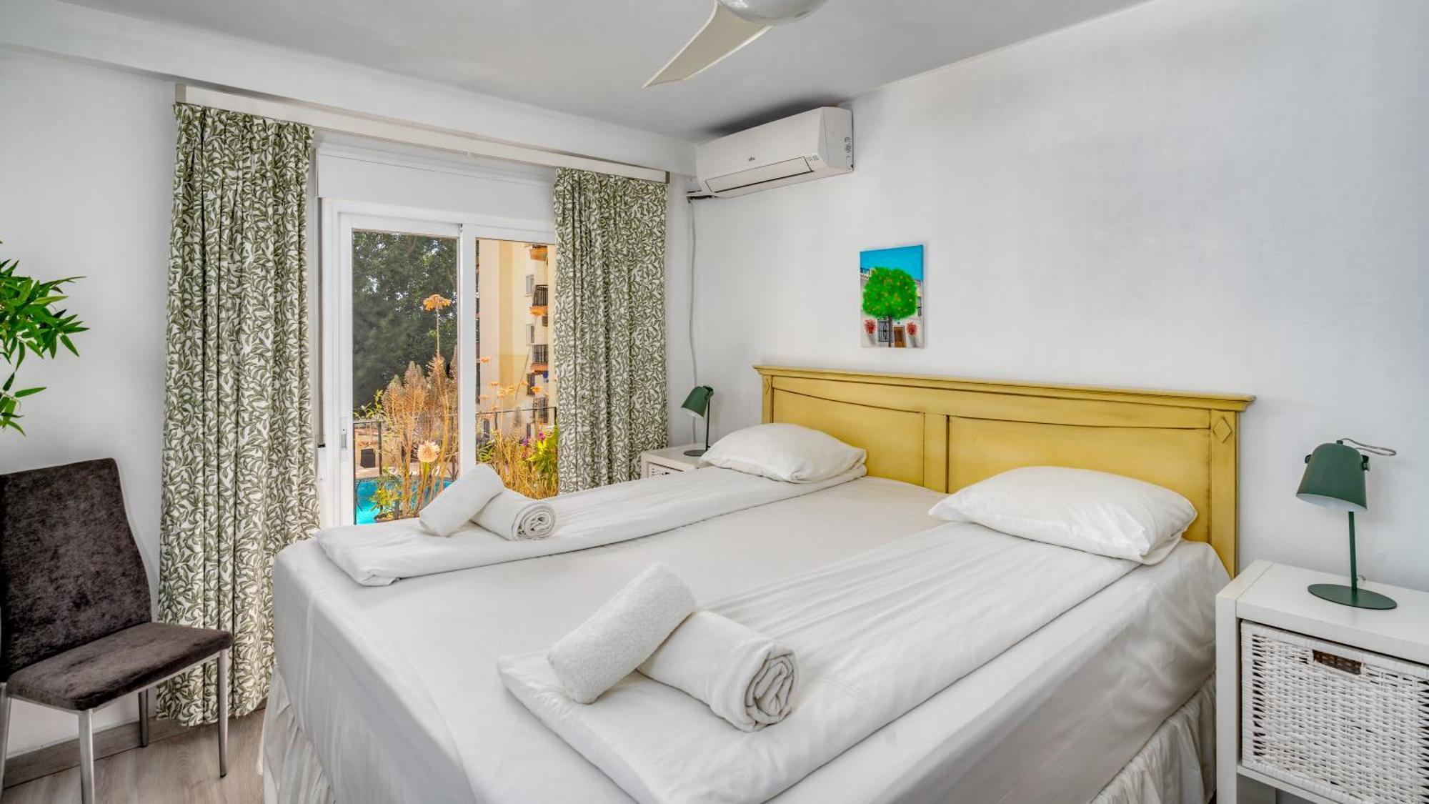 Seaside Bliss: 3 Bedroom With A View Leilighet *